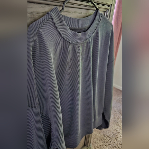 Lululemon Ribbed Oversized Crop - Picture 9 of 12